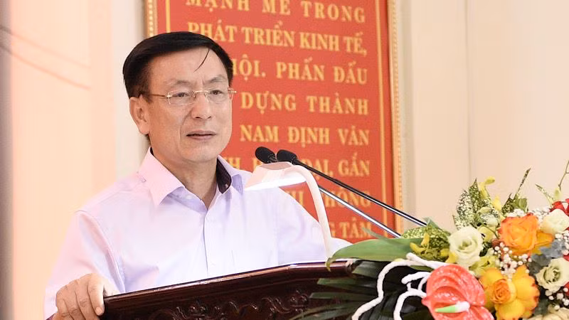 Chủ tịch Ủy ban nhân dân tỉnh Nam Định Phạm Đình Nghị phát biểu tại hội nghị.