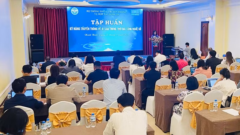 Quang cảnh lớp tập huấn "Kỹ năng truyền thông về di sản trong thời đại công nghệ số" tổ chức tại Ninh Bình. (Ảnh: XUÂN TRƯỜNG)
