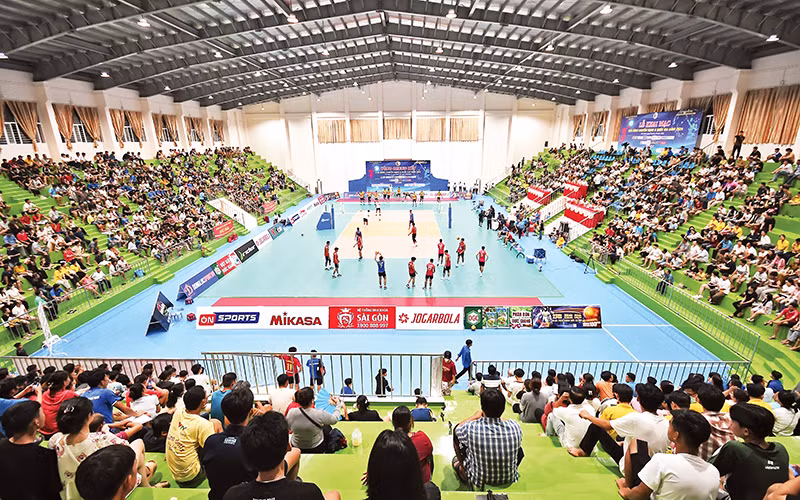 Nhà thi đấu đa năng thuộc dự án sân vận động tỉnh Trà Vinh đã hoàn thành đưa vào sử dụng từ tháng 9/2024.