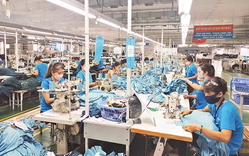 Sản xuất hàng dệt may xuất khẩu tại Hanosimex.