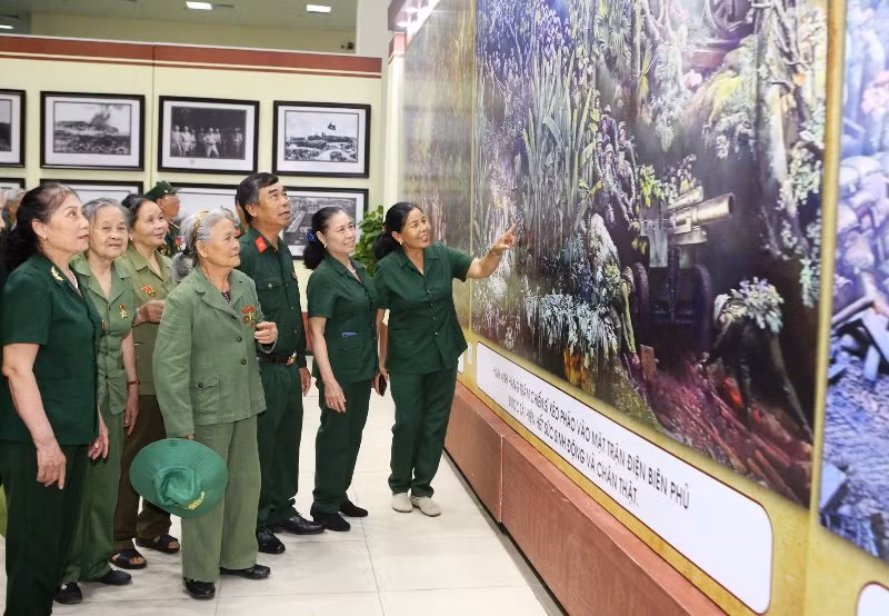 Các thế hệ cùng nhìn lại trận quyết chiến chiến lược Điện Biên Phủ qua hình ảnh.