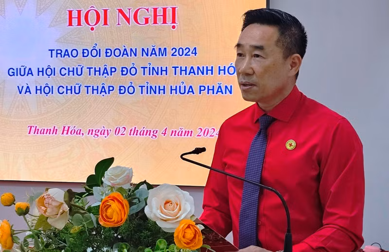 Lãnh đạo Hội Chữ thập đỏ Việt Nam phát biểu tại hội nghị.