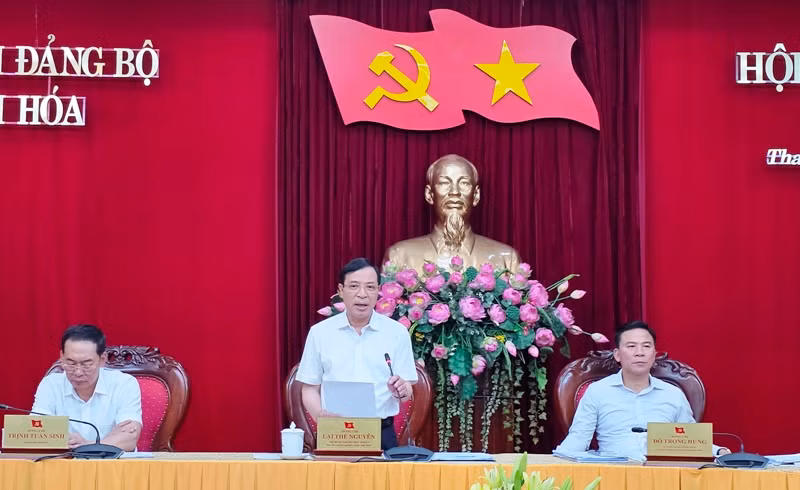 Đoàn chủ tọa điều hành hội nghị.