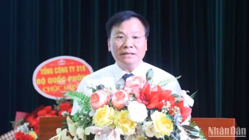 Phó Giáo sư, Tiến sĩ Nguyễn Duy Cường, Hiệu trưởng nhà trường phát biểu ý kiến.