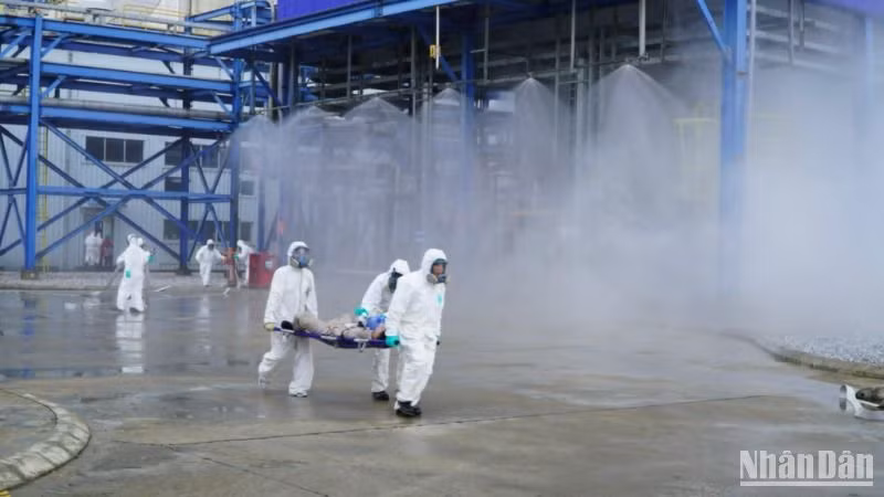 Diễn tập thành công xử lý rò rỉ hóa chất tại Nhà máy nhiệt điện Thái Bình 2.