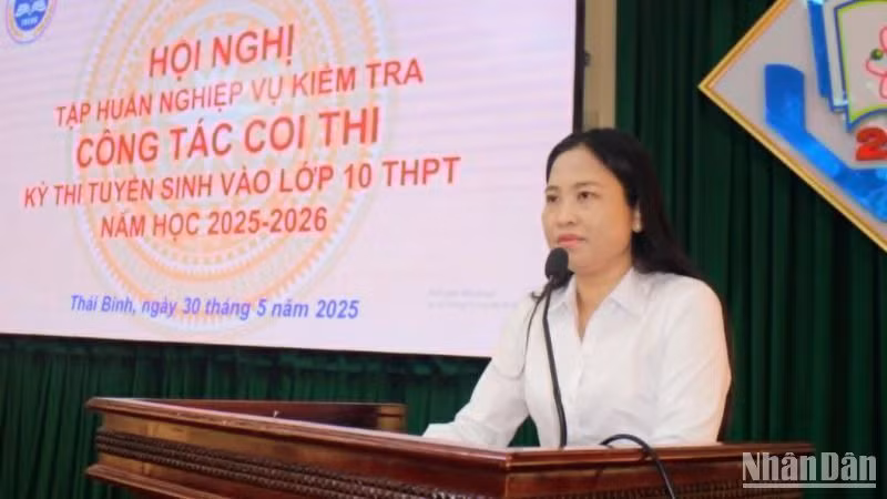 Phó Giám đốc Sở Giáo dục và Đào tạo Hà Thị Thu Phương phát biểu tại Hội nghị tập huấn nghiệp vụ kiểm tra công tác coi thi chiều 30/5 vừa qua. Phó Giám đốc Sở Giáo dục và Đào tạo Hà Thị Thu Phương phát biểu tại Hội nghị tập huấn nghiệp vụ kiểm tra công tác coi thi chiều 30/5 vừa qua.