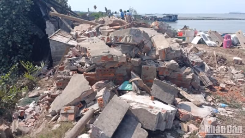 Lều lán trông coi ao đầm nuôi trồng thủy sản ở cồn Vành, xã Nam Phú, huyện Tiền Hải đã được phá dỡ theo quy định.