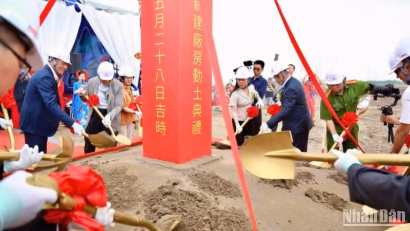 Nghi thức động thổ dự án.