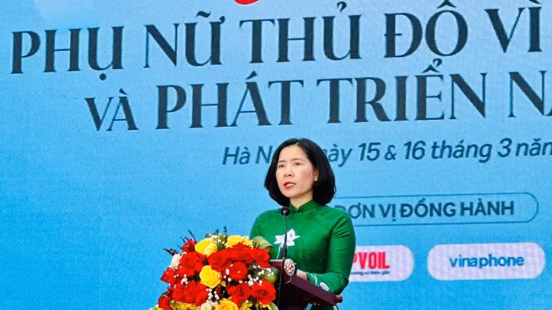 Chủ tịch Hội Liên hiệp Phụ nữ thành phố Hà Nội Lê Kim Anh phát biểu tại chương trình. Chủ tịch Hội Liên hiệp Phụ nữ thành phố Hà Nội Lê Kim Anh phát biểu tại chương trình.