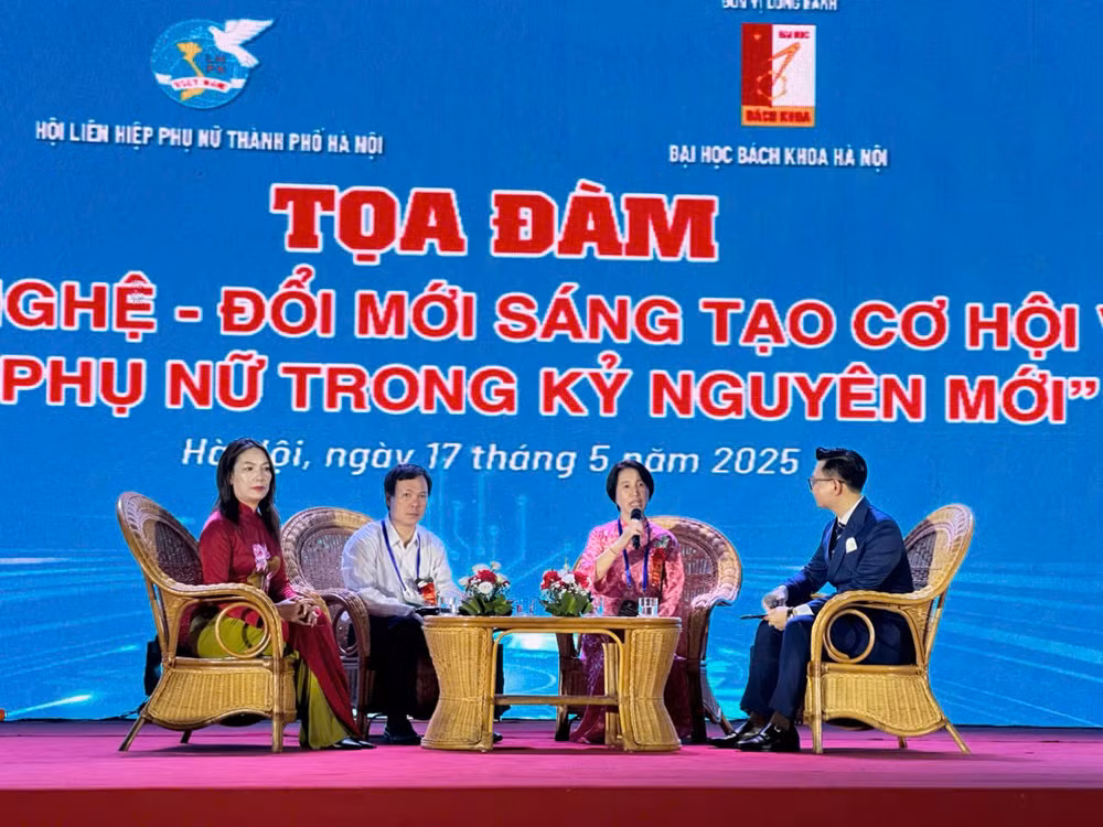 Các chuyên gia chia sẻ tại tọa đàm. 