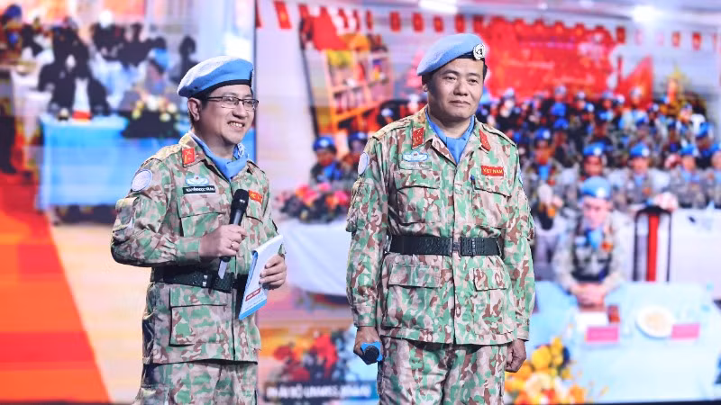 Những câu chuyện cảm động đã được cán bộ, chiến sĩ mũ nồi xanh chia sẻ tại chương trình.