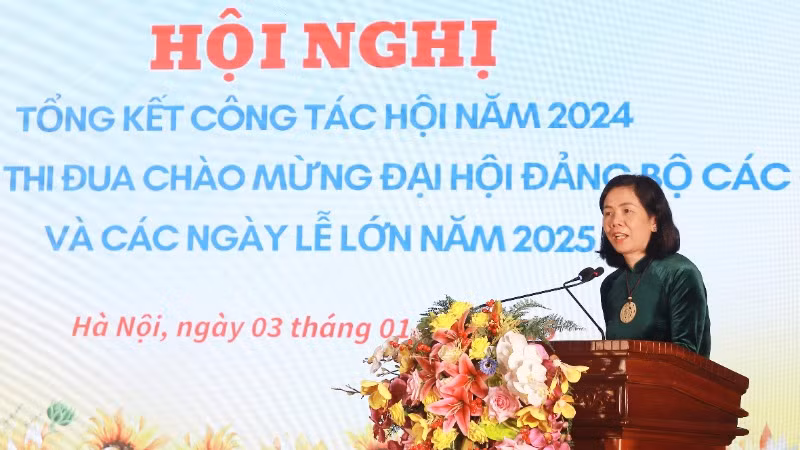 Phó Chủ tịch Hội Liên hiệp Phụ nữ Việt Nam Nguyễn Thị Minh Hương phát biểu tại hội nghị.