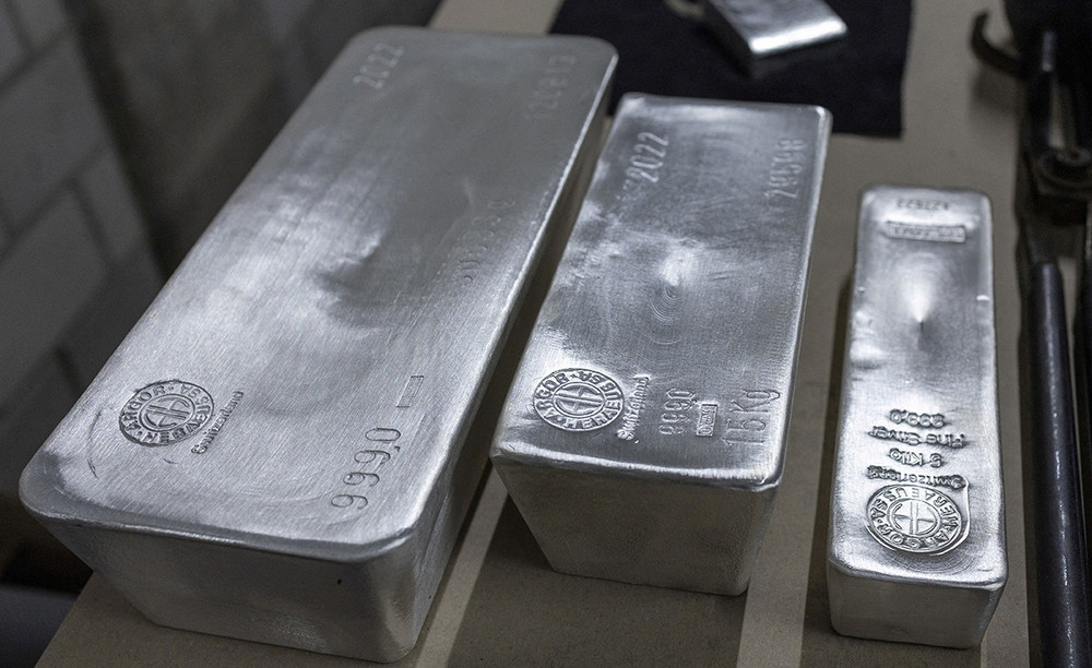 Giá bạc thế giới sắp vượt ngưỡng 33 USD/ounce 