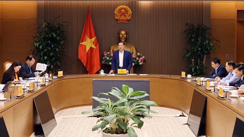 Phó Thủ tướng Chính phủ Lê Minh Khái chủ trì cuộc họp. (Ảnh: VGP)