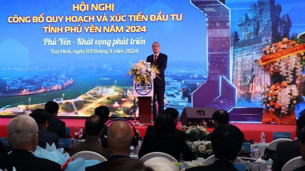 Ủy viên Trung ương Đảng, Bí thư Tỉnh ủy, Trưởng Đoàn đại biểu Quốc hội tỉnh Phú Yên Phạm Đại Dương phát biểu tại Hội nghị.