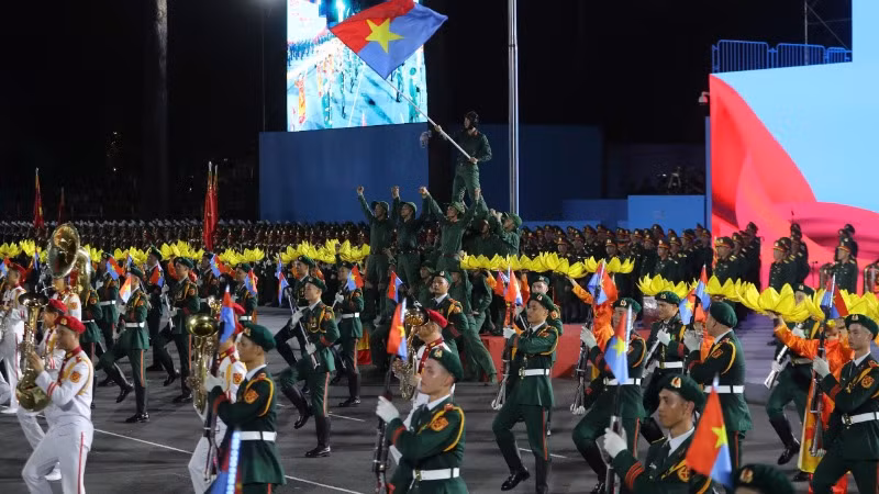 Thành phố Hồ Chí Minh bố trí 21 màn hình LED để người dân xem diễu binh (Ảnh: THẾ ANH)