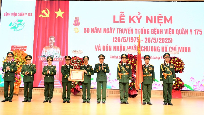 Bệnh viện Quân y 175 đón nhận Huân chương Hồ Chí Minh.