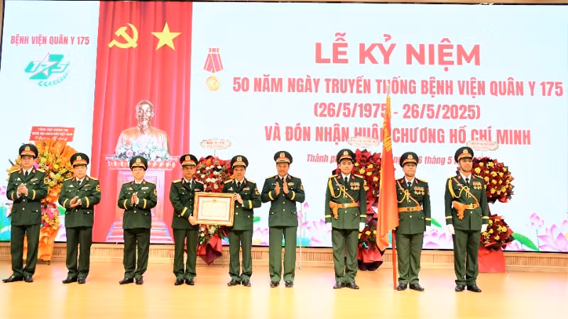 Bệnh viện Quân y 175 đón nhận Huân chương Hồ Chí Minh.
