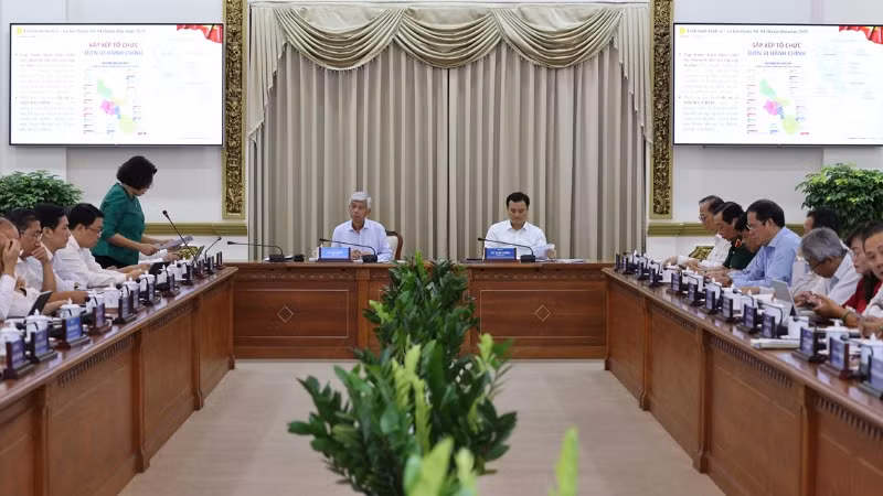 Quang cảnh cuộc họp.