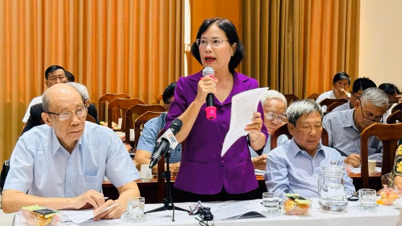 Các đại biểu góp ý tại hội nghị.