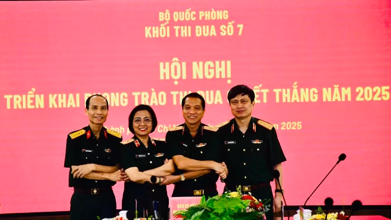 Các đơn vị trong Khối ký kết giao ước thi đua.