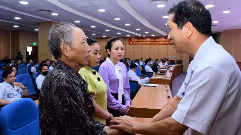 Thiếu tướng Trần Quốc Việt, Bí thư Đảng uỷ, Giám đốc Bệnh viện Quân y 175 xúc động chia sẻ và tri ân gia đình người hiến tạng.