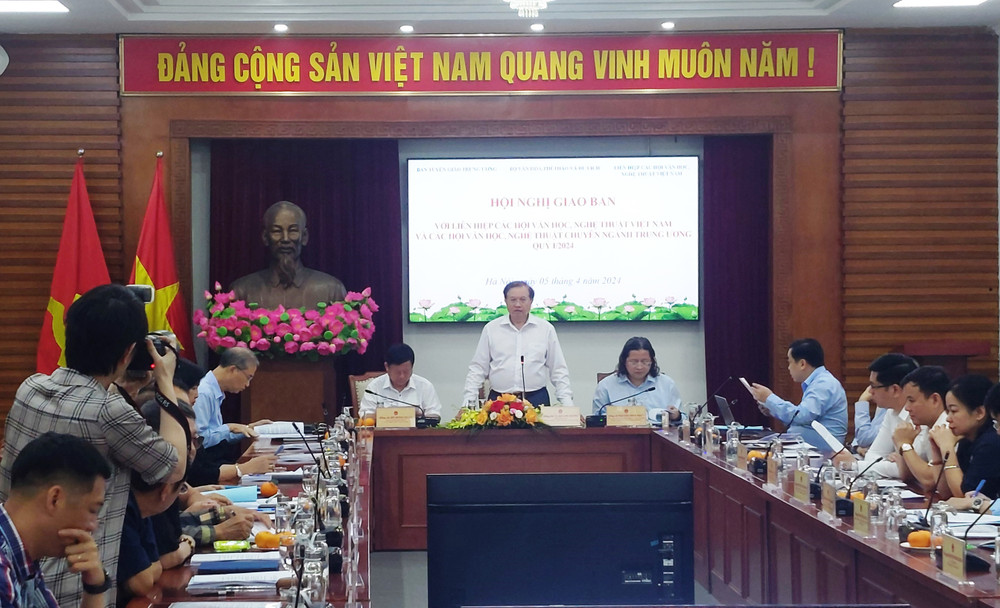 Thứ trưởng Văn hóa, Thể thao và Du lịch Tạ Quang Đông phát biểu tại hội nghị.