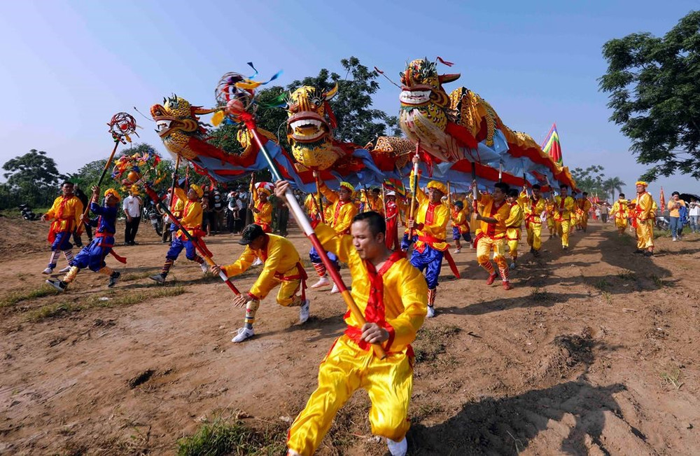 Lễ hội Chử Đồng Tử-Tiên Dung tại xã Tự Nhiên, huyện Thường Tín, Hà Nội hằng năm thu hút hàng nghìn khách thập phương tham dự. (Ảnh: TRẦN VIỆT). Lễ hội Chử Đồng Tử-Tiên Dung tại xã Tự Nhiên, huyện Thường Tín, Hà Nội hằng năm thu hút hàng nghìn khách thập phương tham dự. (Ảnh: TRẦN VIỆT).