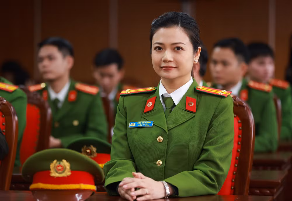 NSƯT Kiều Anh vào vai nữ cảnh sát trong phim.