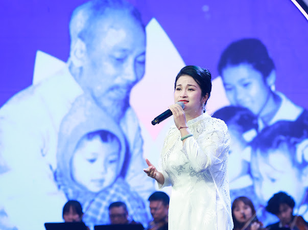 Chương trình có sự tham gia biểu diễn của nhiều nghệ sĩ nổi tiếng. Chương trình có sự tham gia biểu diễn của nhiều nghệ sĩ nổi tiếng.