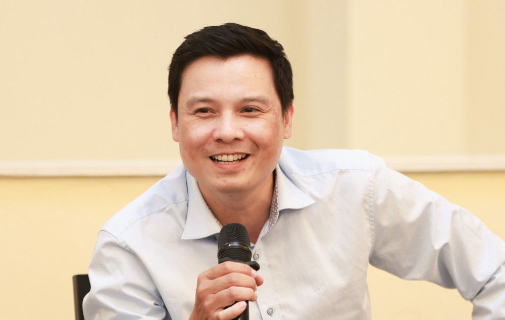 Nghệ sĩ Ưu tú Thiện Tùng trả lời báo chí tại buổi lễ. Nghệ sĩ Ưu tú Thiện Tùng trả lời báo chí tại buổi lễ.