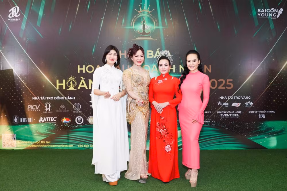 Ban Tổ chức và các nhà tài trợ cuộc thi.