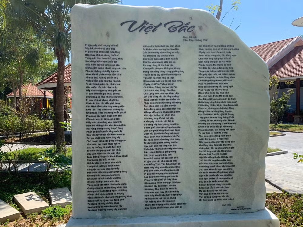 Bức thạch bia trường ca "Việt Bắc".