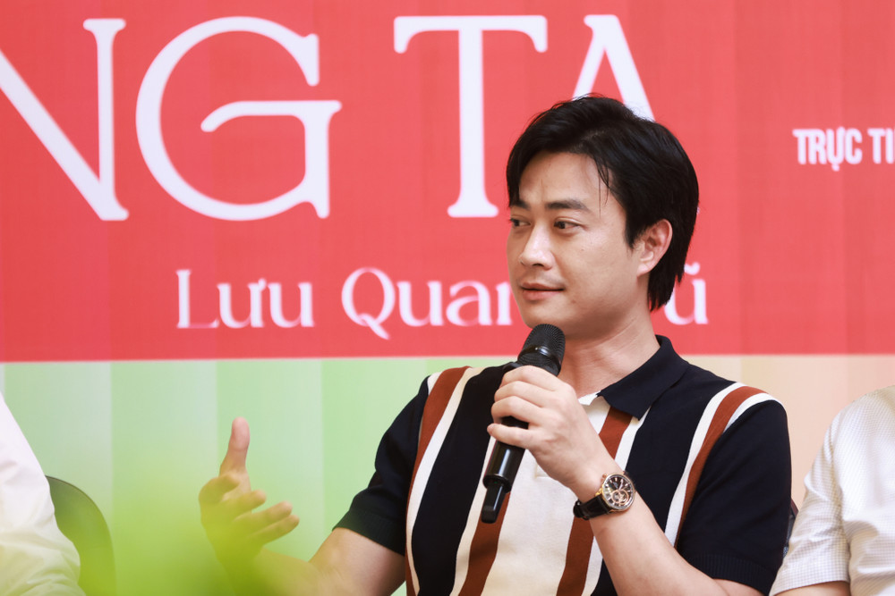 Nghệ sĩ Tiến Lộc trao đổi về vai diễn của mình trong vở "Tôi và chúng ta". Nghệ sĩ Tiến Lộc trao đổi về vai diễn của mình trong vở "Tôi và chúng ta".