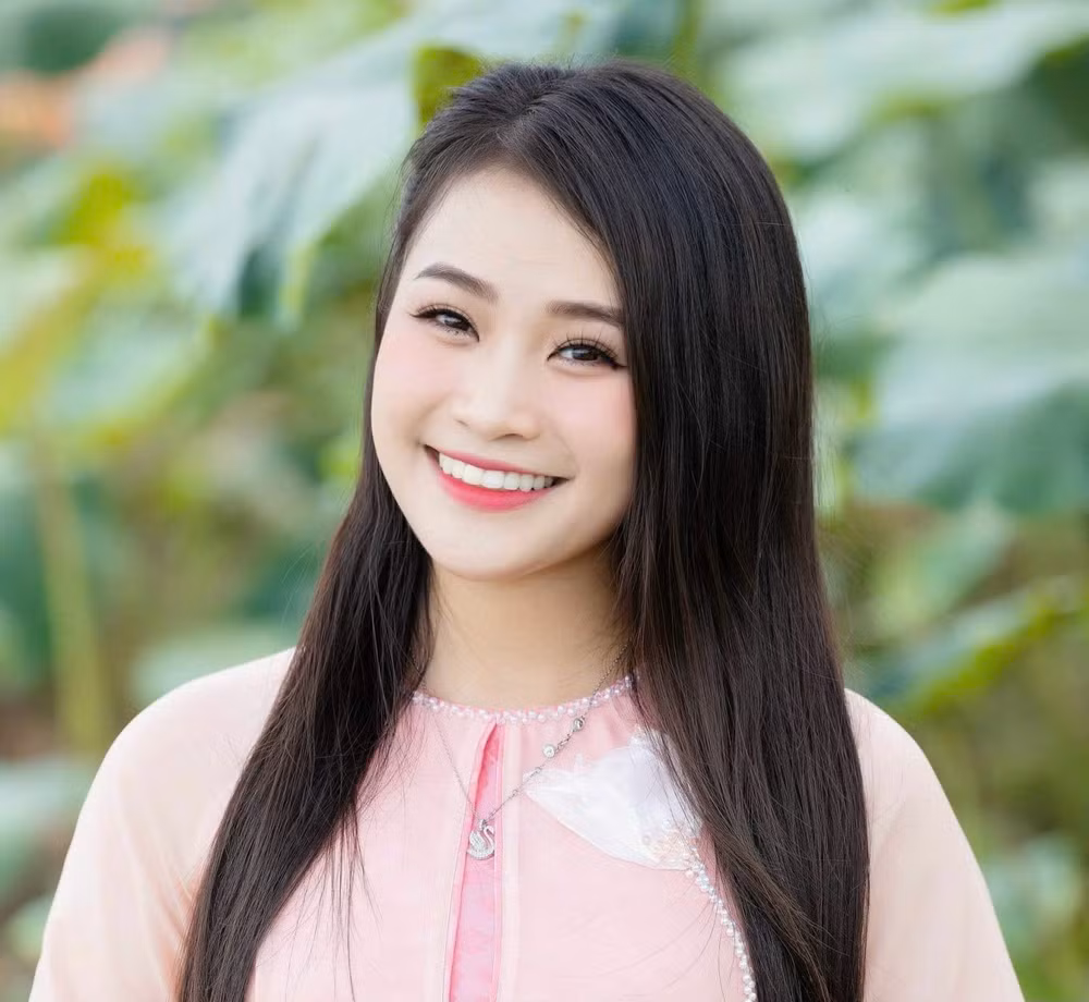 Ca sĩ Trần Vân Anh - Giải nhất Tiếng hát Hà Nội 2023.