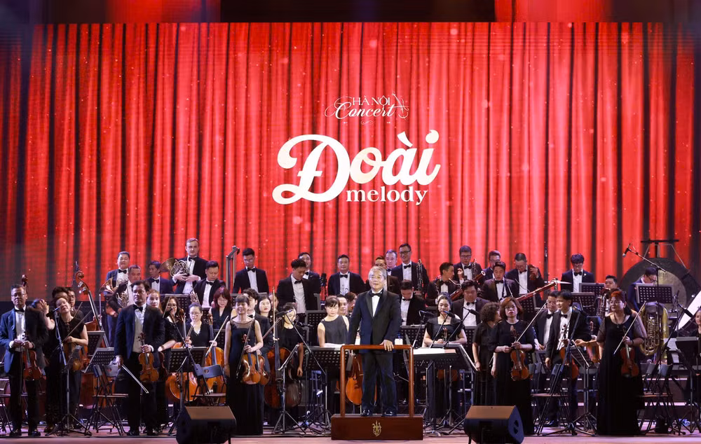 Dàn nhạc Giao hưởng Việt Nam biểu diễn trong đêm nhạc.