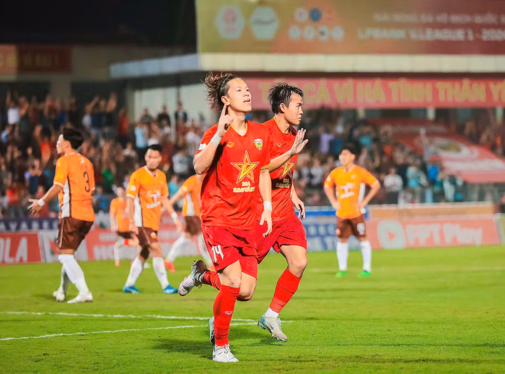 Viktor Lê hiện đang thi đấu cho câu lạc bộ Hồng Lĩnh Hà Tĩnh. (Ảnh: SƠN TÙNG)