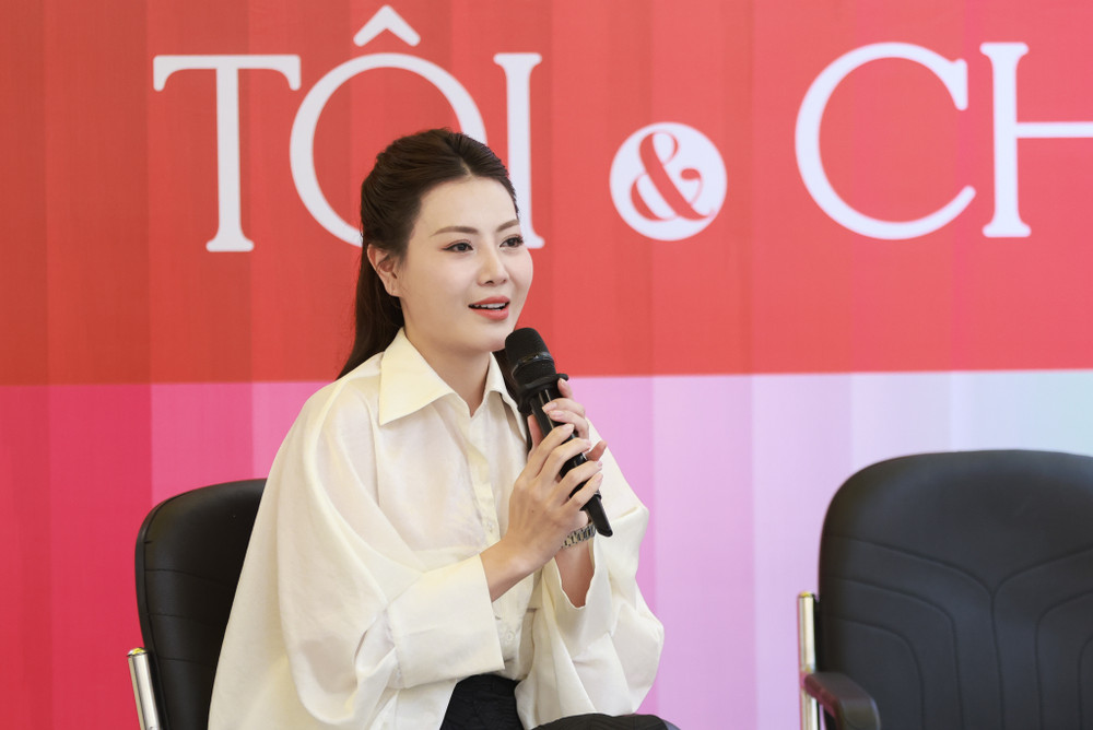 Nghệ sĩ Thanh Hương nói về vai diễn trong vở "Tôi và chúng ta". Nghệ sĩ Thanh Hương nói về vai diễn trong vở "Tôi và chúng ta".