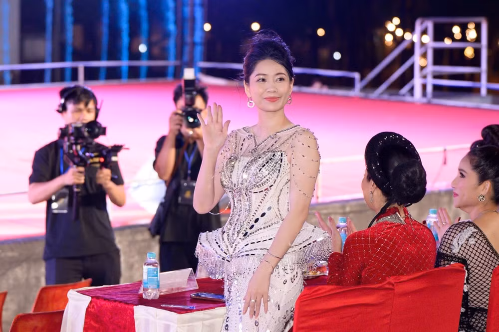 Chủ tịch cuộc thi Hoa hậu Doanh nhân Hoàn vũ Việt Nam 2025 tại đêm bán kết.
