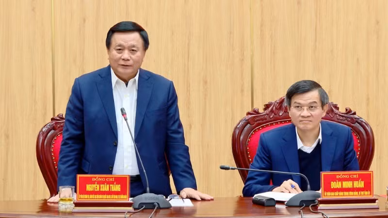 Đồng chí Nguyễn Xuân Thắng, Ủy viên Bộ Chính trị, Giám đốc Học viện Chính trị quốc gia Hồ Chí Minh, Chủ tịch Hội đồng Lý luận Trung ương phát biểu tại buổi làm việc.