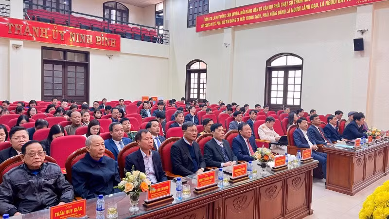 Các đại biểu tham dự kỳ họp.