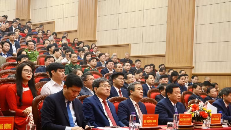 Các đại biểu tham dự buổi lễ.