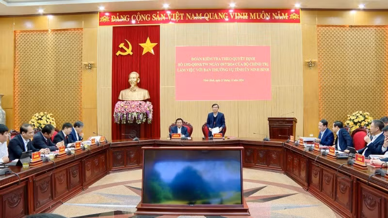 Quang cảnh buổi làm việc.