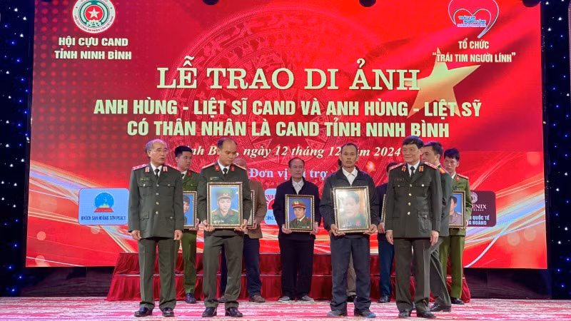 Quá trình sưu tầm di ảnh và thu thập thông tin các liệt sĩ gặp không ít khó khăn, bởi hầu hết các anh đã hy sinh hàng chục năm trước; hình ảnh được gia đình lưu giữ chủ yếu là ảnh chụp đen trắng, mờ nhòe, nhiều gia đình liệt sĩ đã chuyển nơi cư trú, định cư ở nhiều địa bàn khắp cả nước... Quá trình sưu tầm di ảnh và thu thập thông tin các liệt sĩ gặp không ít khó khăn, bởi hầu hết các anh đã hy sinh hàng chục năm trước; hình ảnh được gia đình lưu giữ chủ yếu là ảnh chụp đen trắng, mờ nhòe, nhiều gia đình liệt sĩ đã chuyển nơi cư trú, định cư ở nhiều địa bàn khắp cả nước...