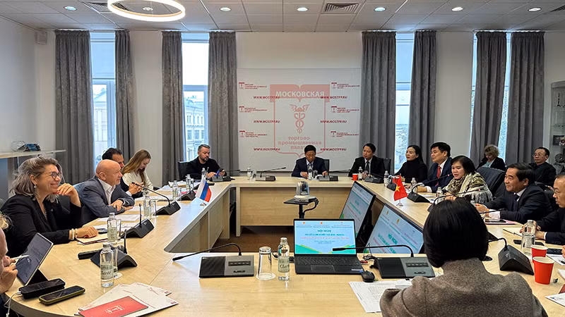 Hai bên trao đổi thông tin và giới thiệu về tiềm năng của địa phương. (Ảnh: THÙY VÂN)