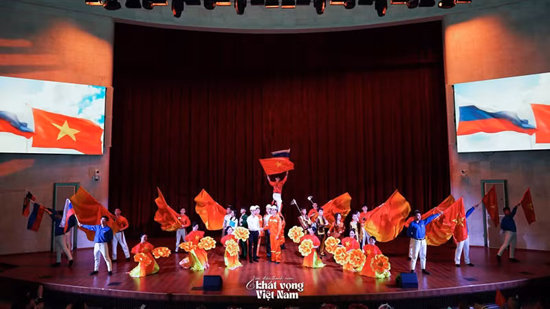 Đêm chung kết cuộc thi "Giai điệu Thanh niên". (Ảnh: Hội sinh viên Việt Nam tại LB Nga)