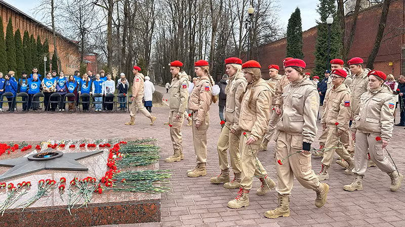 Thế hệ tương lai của Smolensk được giáo dục về lịch sử bi tráng của dân tộc. (Ảnh: Thùy Vân)