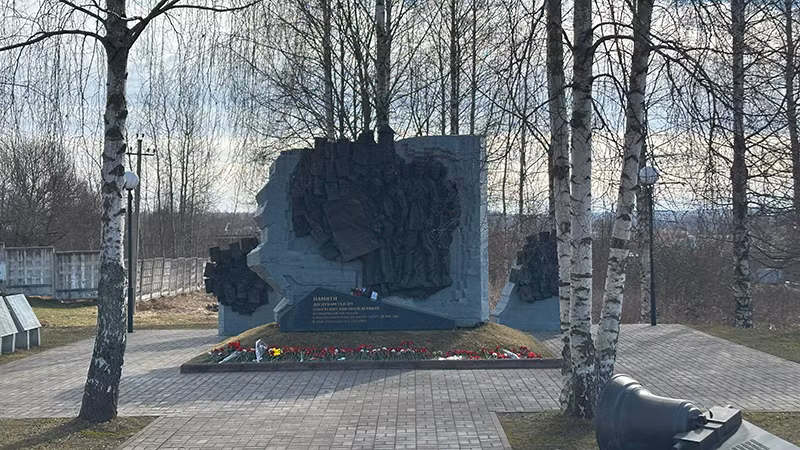 Đài tưởng niệm “Dulag-184".