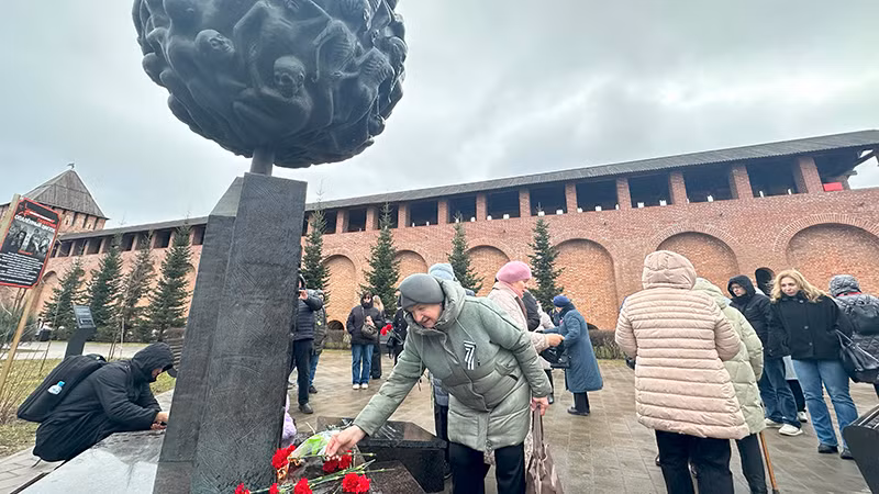 Tượng đài "Hoa cháy" tưởng niệm các trẻ em bị chết trong các trại tập trung của phát xít Đức. (Ảnh: Thùy Vân)