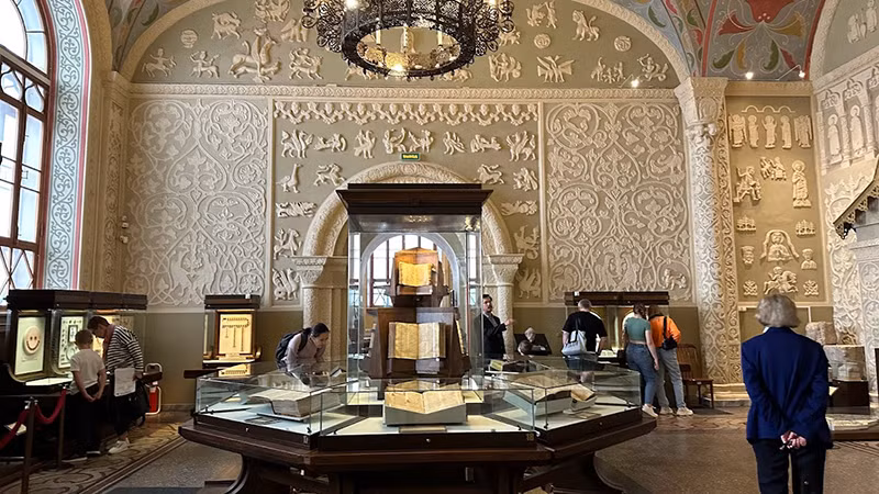 Phòng trưng bày trong Bảo tàng lịch sử trên Quảng trường đỏ. (Ảnh: THÙY VÂN)